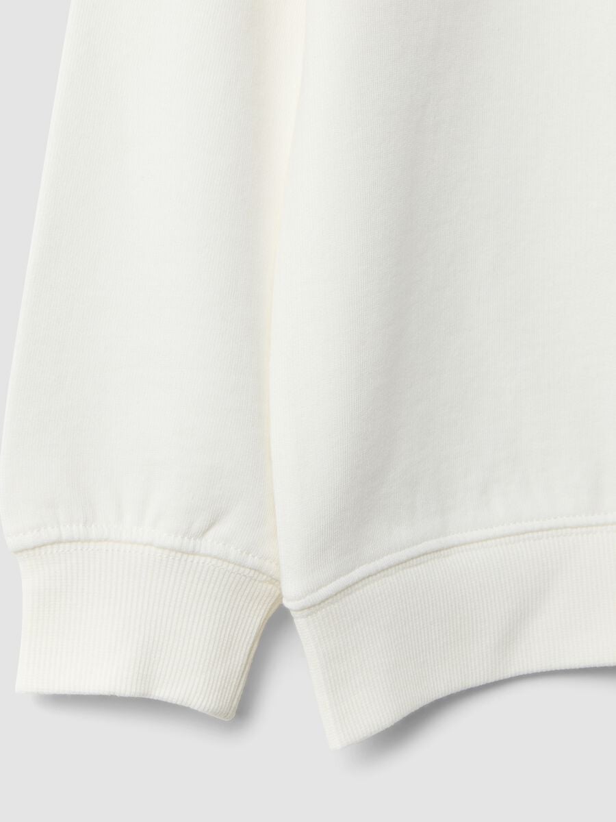 Felpa bianca in puro cotone organico relaxed fit con stampa per bambino_3