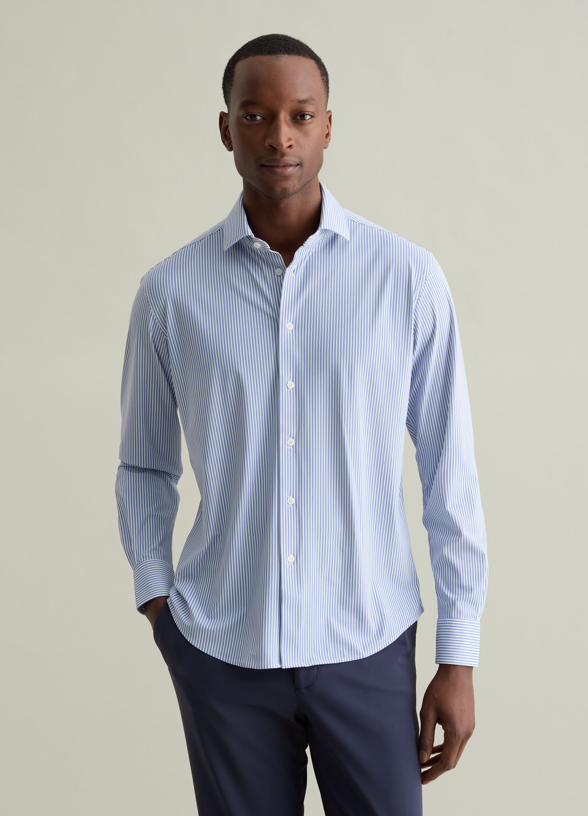 Camicia regular fit in tessuto tecnico a righe