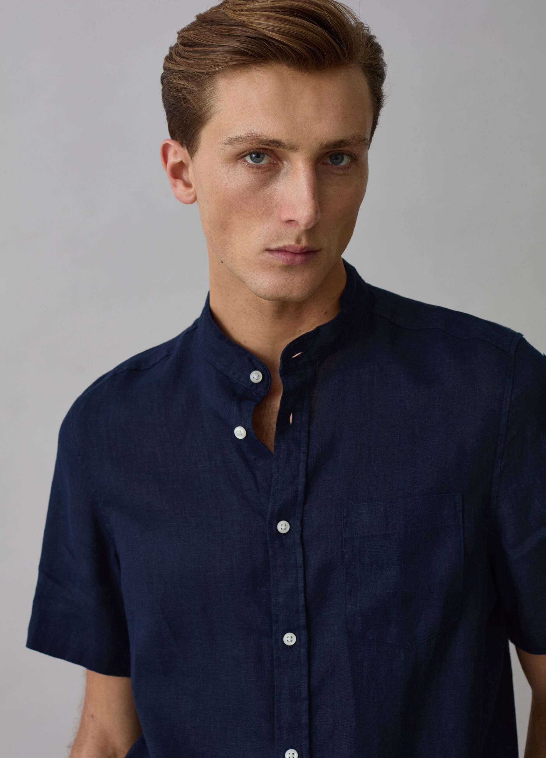 Short-sleeved shirt with Mandarin collar