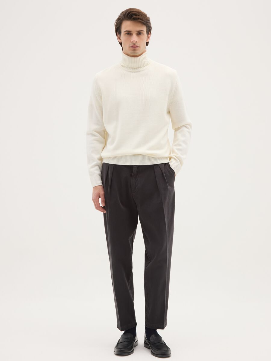 Grey chino trousers in pure cotton regular fit_0