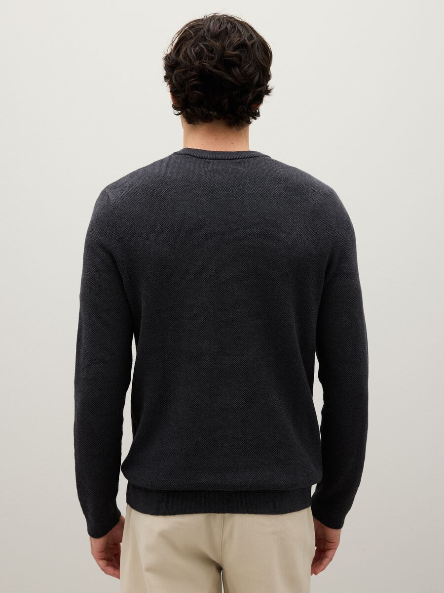 Maglione grigio in cotone a girocollo_3