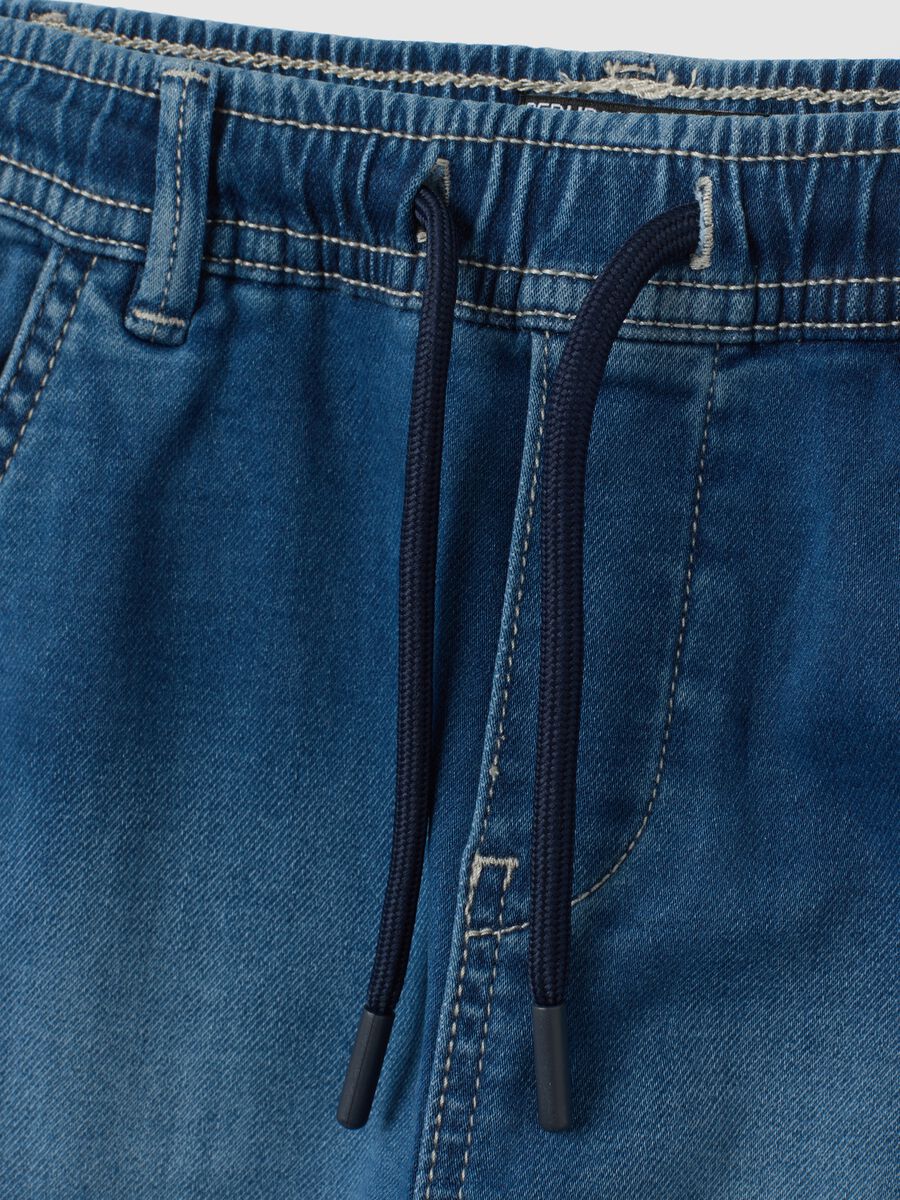 Jeans da bambino in denim blu elasticizzato relaxed fit_3