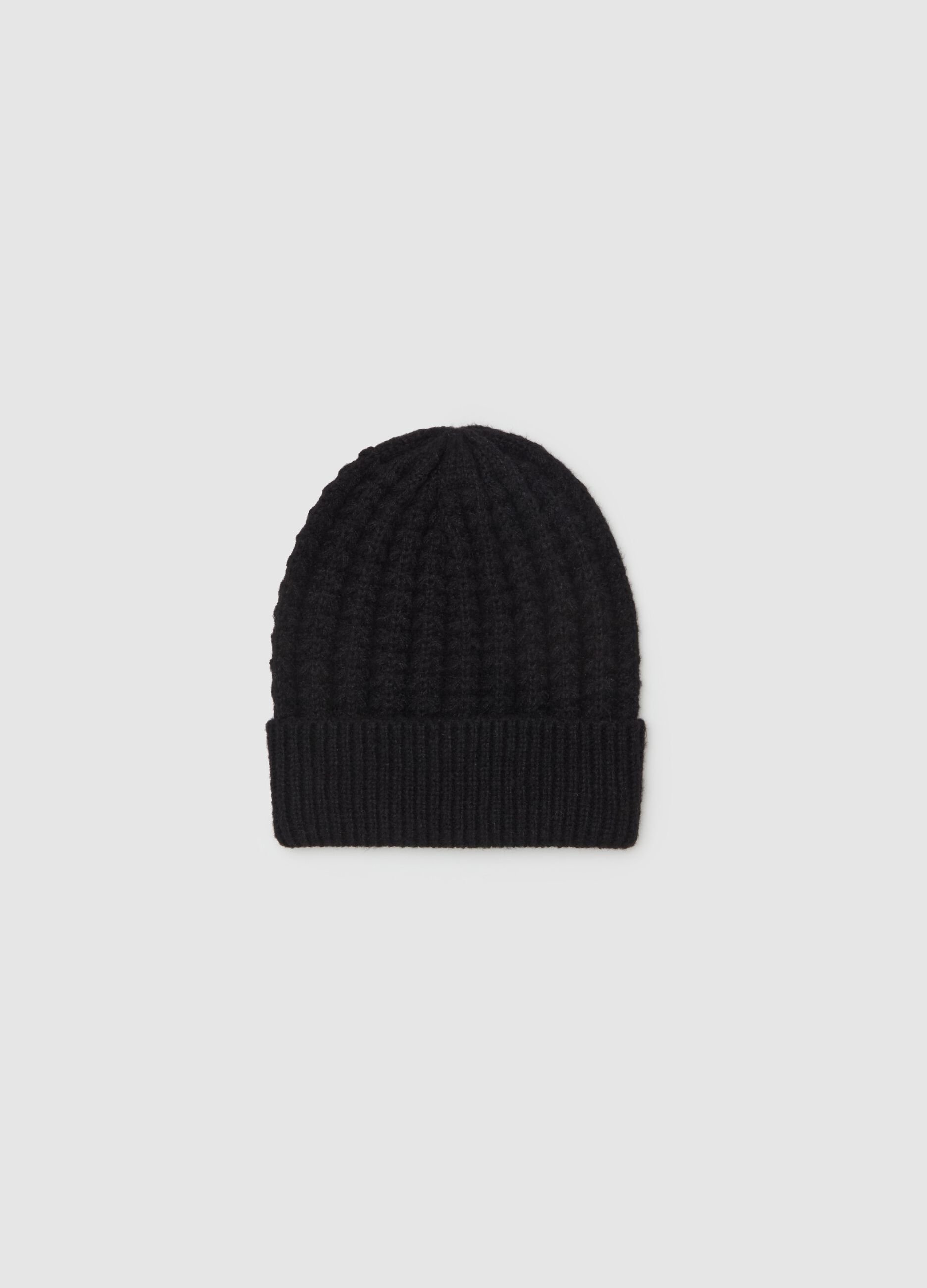 Ribbed hat with fold