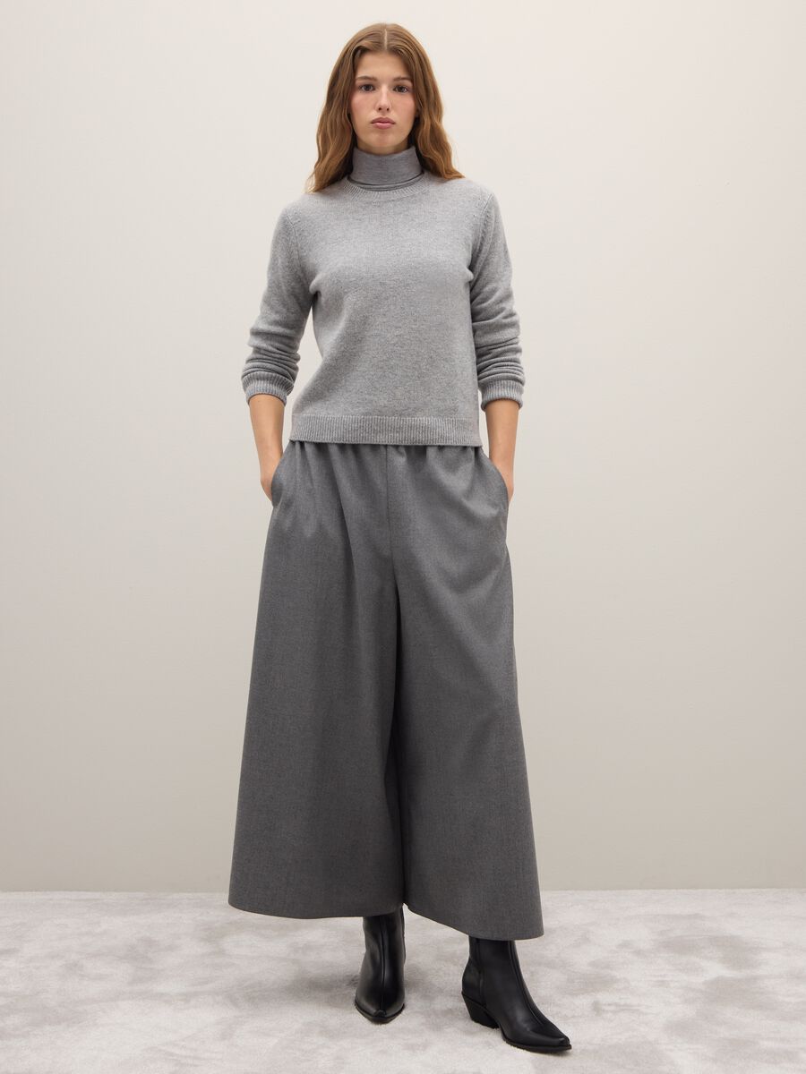 Grey wool-cashmere blend sweater in regular fit_1