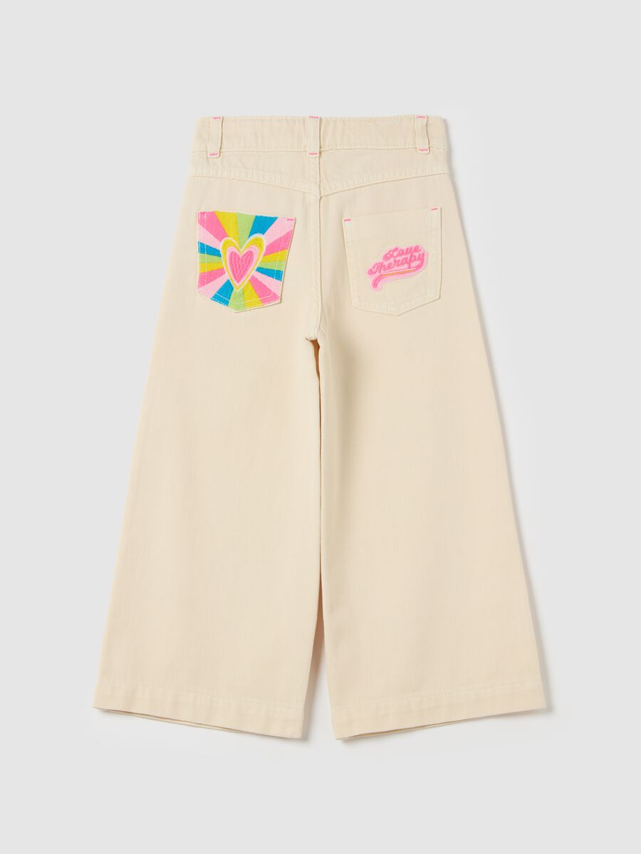 Pantaloni a gamba larga con ricamo cuore_1
