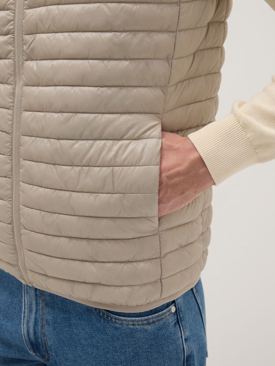 Ultra-light beige regular fit gilet without hood_3