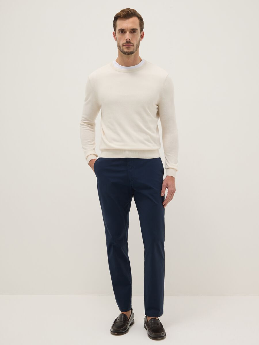 Pantaloni chino in cotone elasticizzato blu regular fit_0