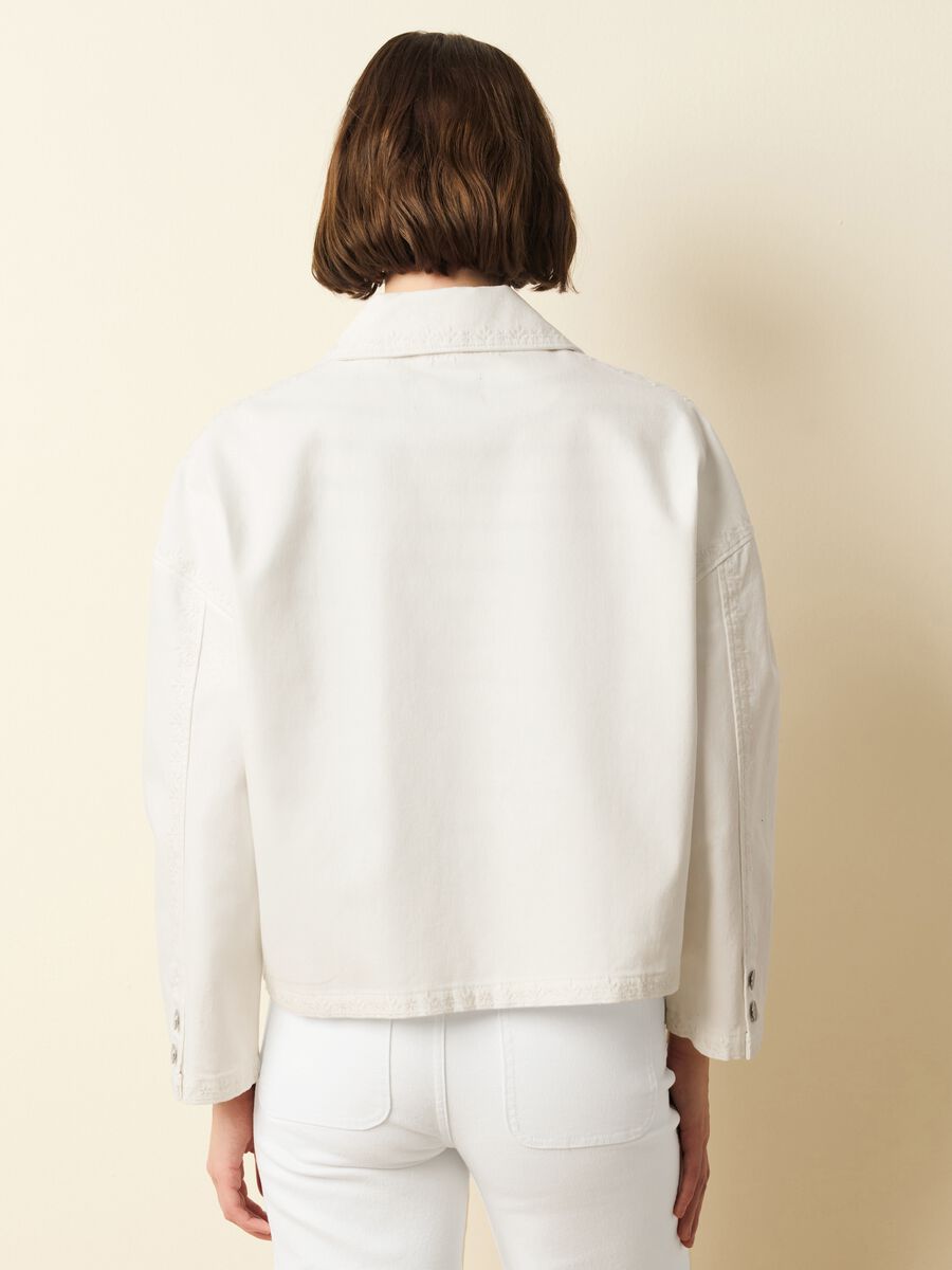 Denim jacket with embroidered details_3