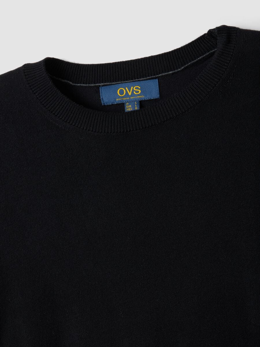 Maglia girocollo nera in misto viscosa regular fit_1