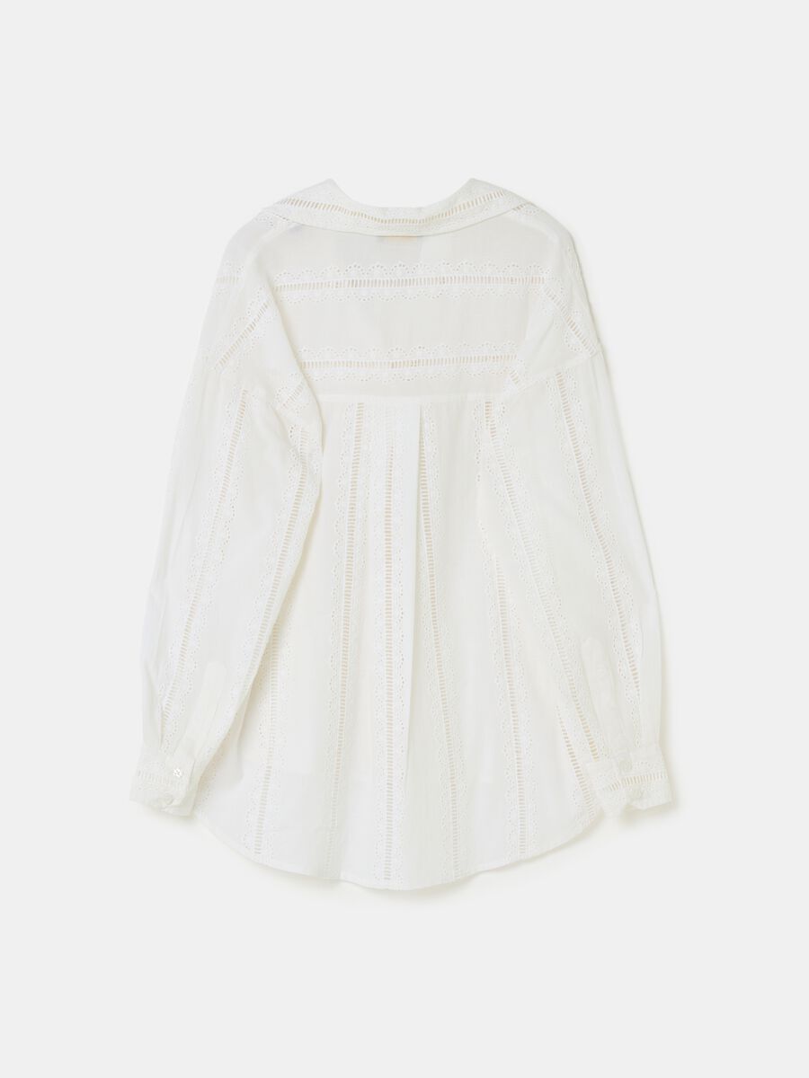 Oversized shirt with openwork details and broderie anglaise_4