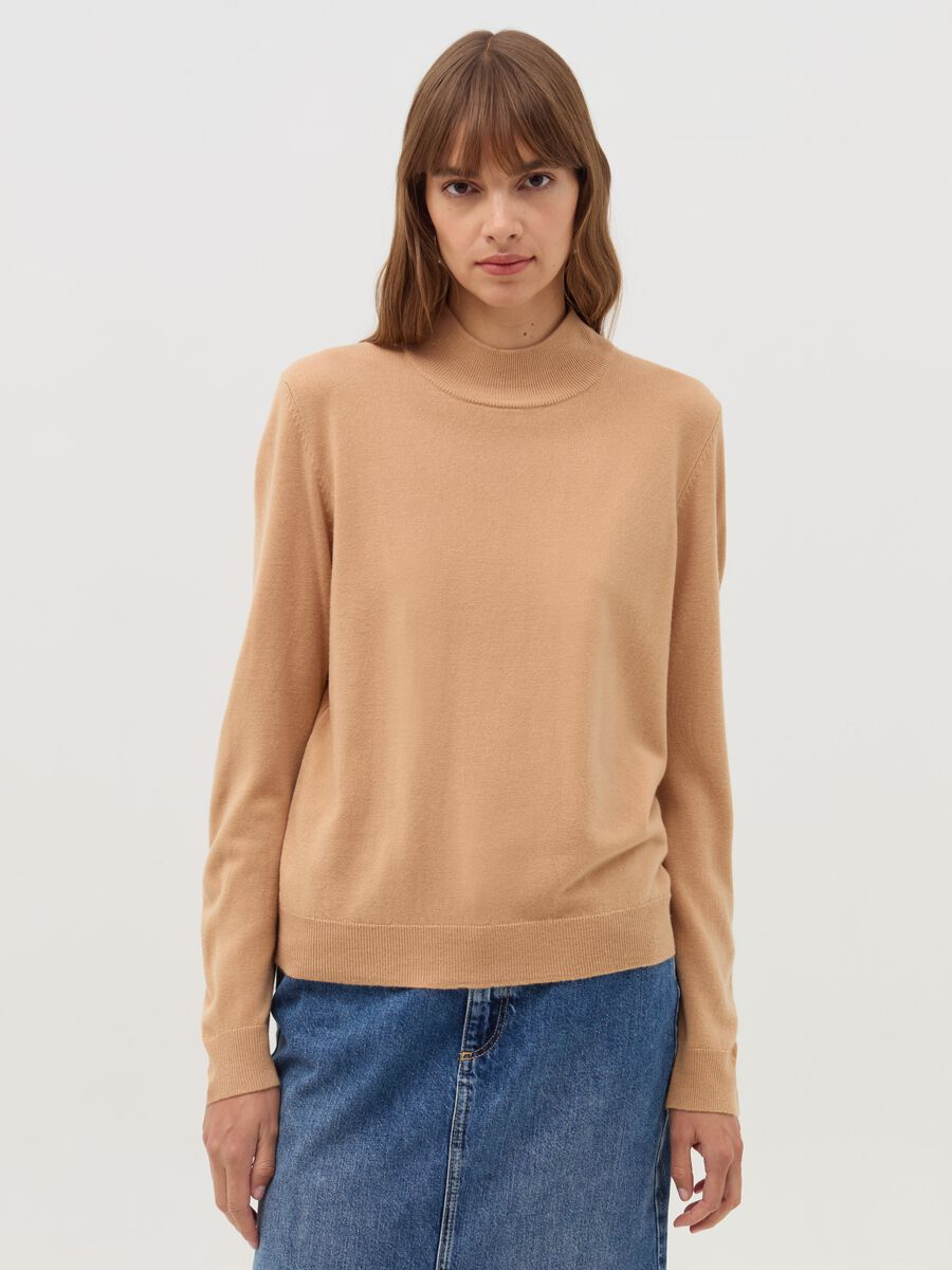 Long-sleeved top with mock neck_0