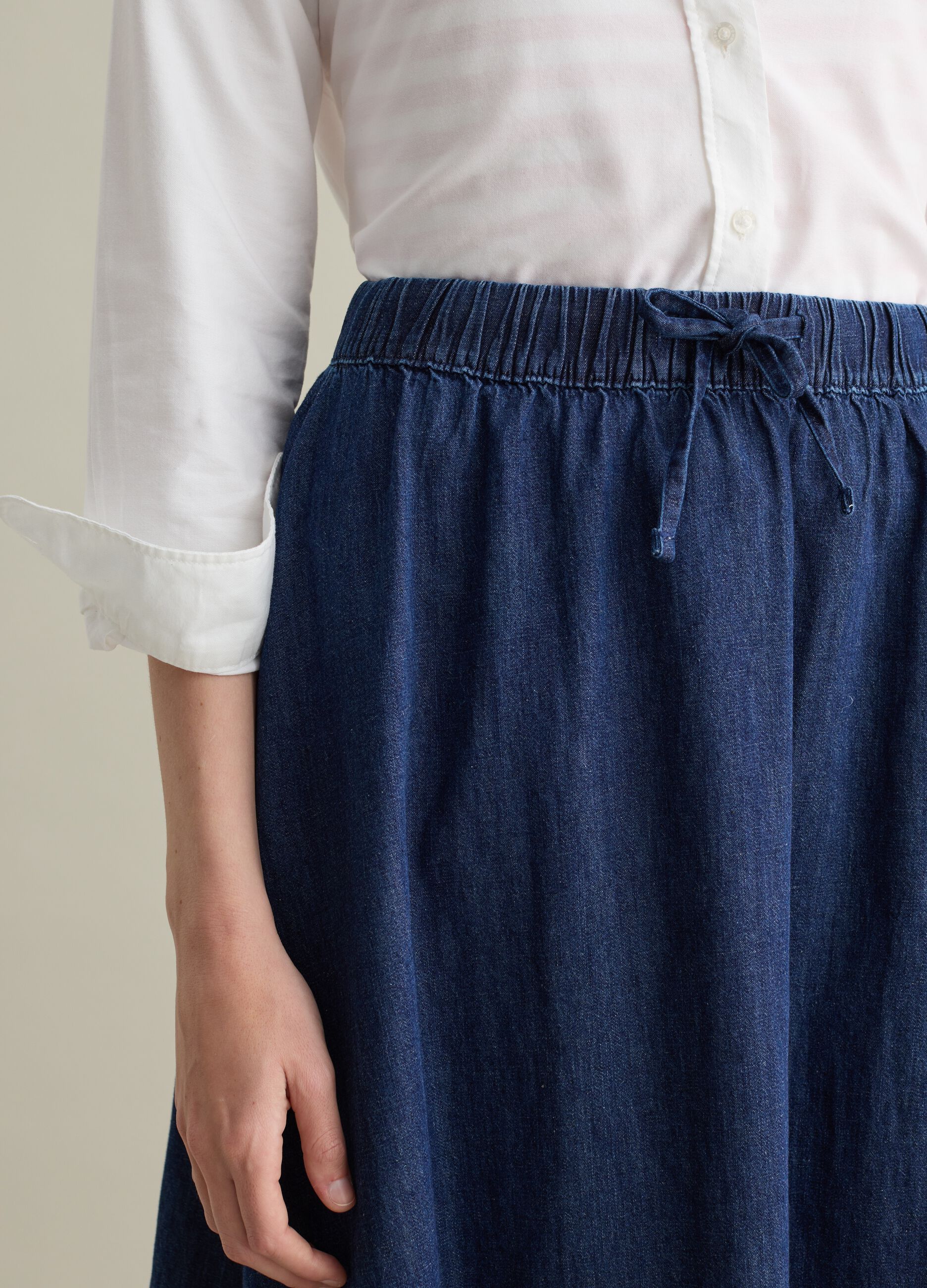 Long blue skirt in denim