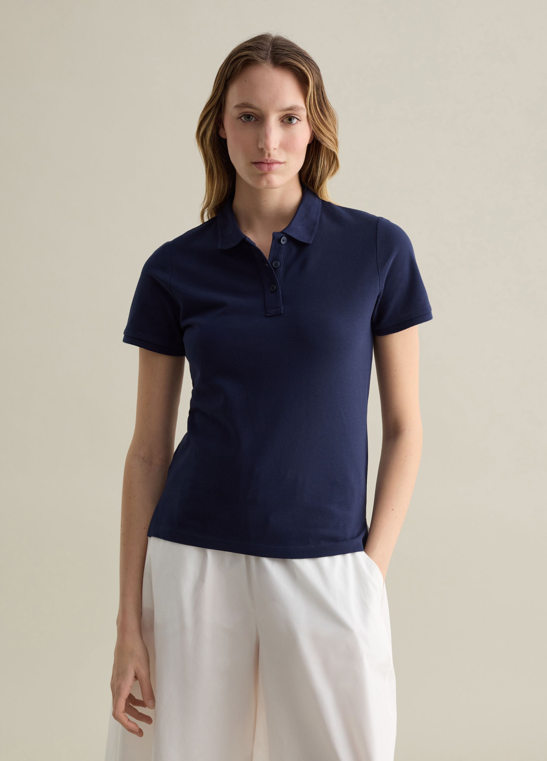 Blue short-sleeved polo shirt in piquet