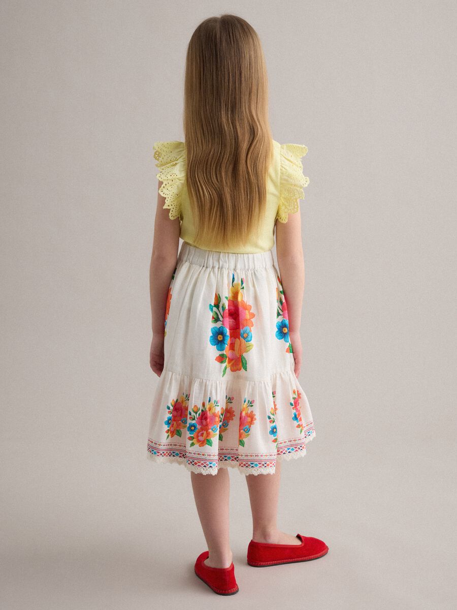 Gonna bianca in puro cotone con stampa floreale_1