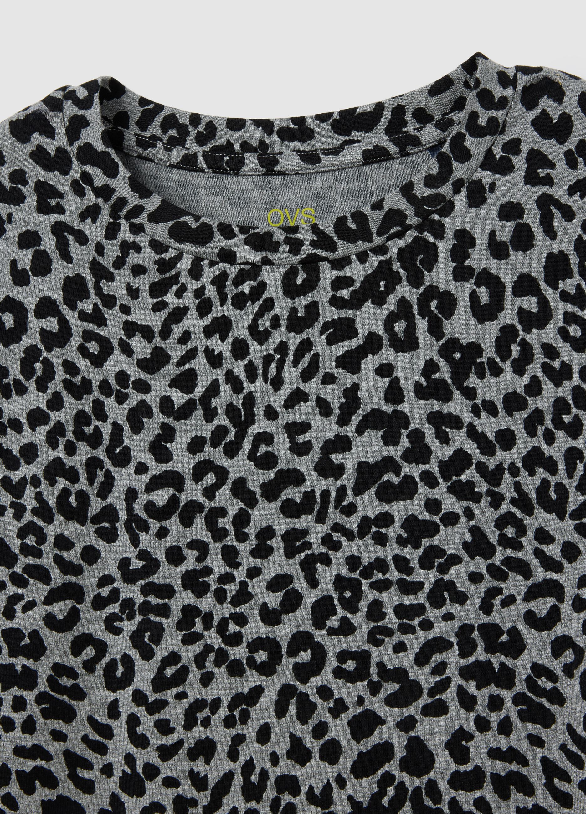 T-shirt grigia a maniche lunghe con stampa leopardata