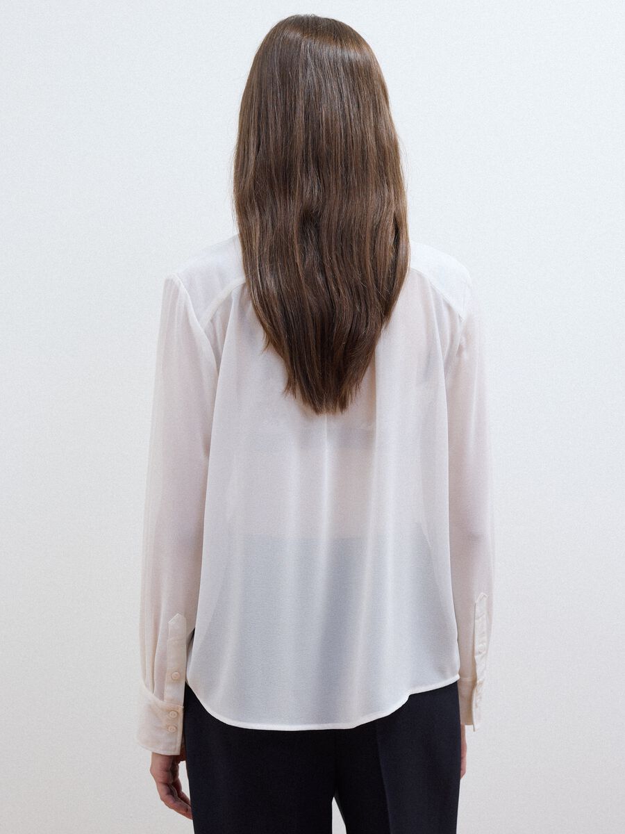 White regular-fit blouse with V-neck and tie detail_3