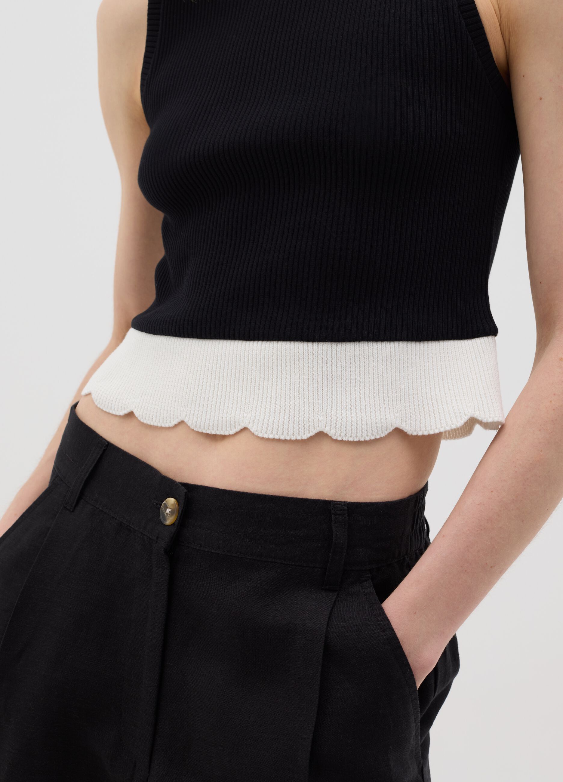 Black Sleeveless Ovs Top in Stretch Cotton