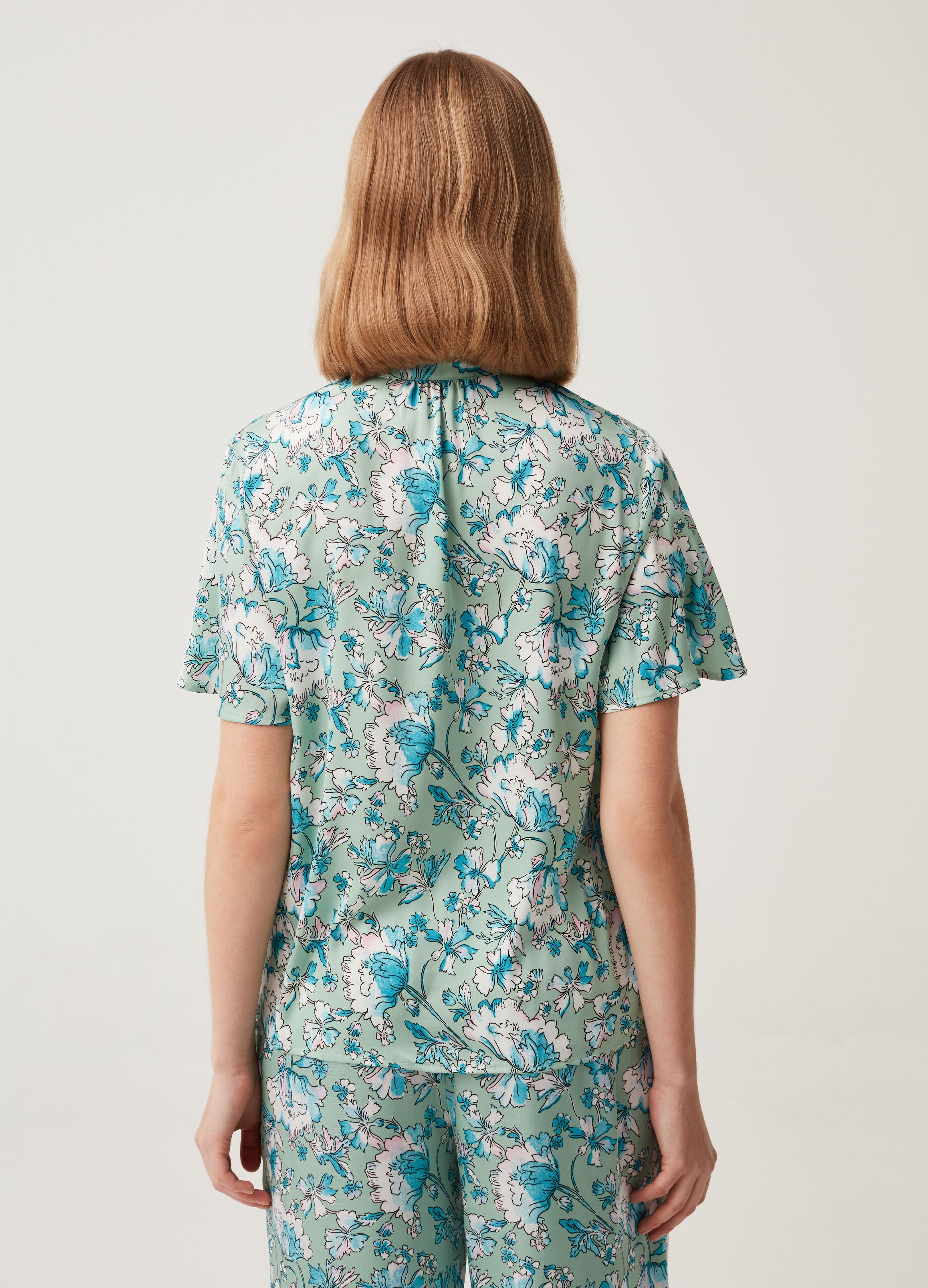 Blusa in satin con foulard_2