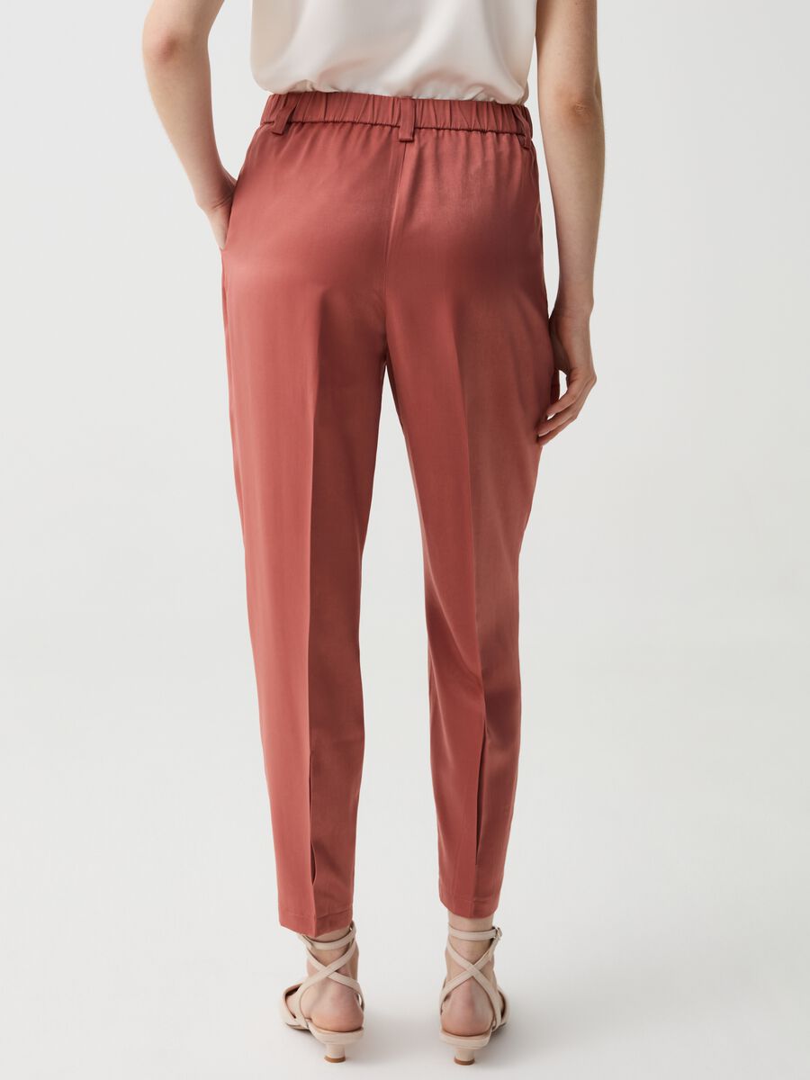 Elegant cigarette trousers with darts_2