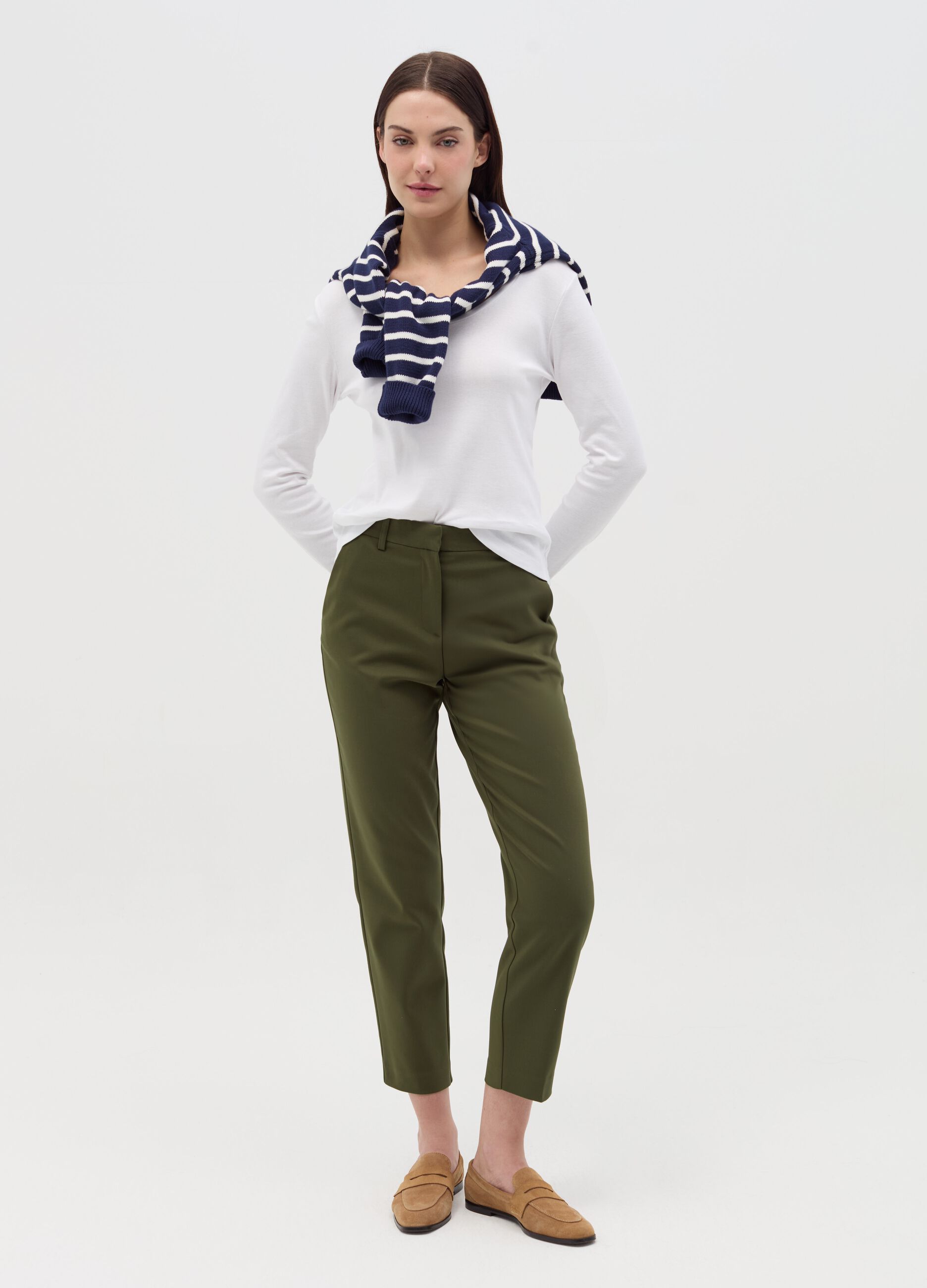 Pantaloni chino con tasche