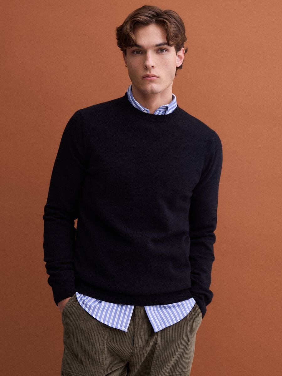 Pullover nero in pura lana a girocollo regular fit_1