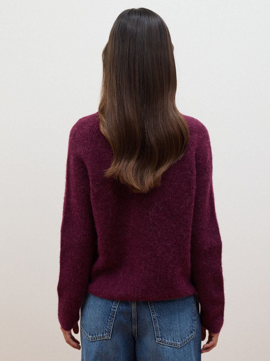 Maglia viola in alpaca e lana elasticizzato girocollo_3