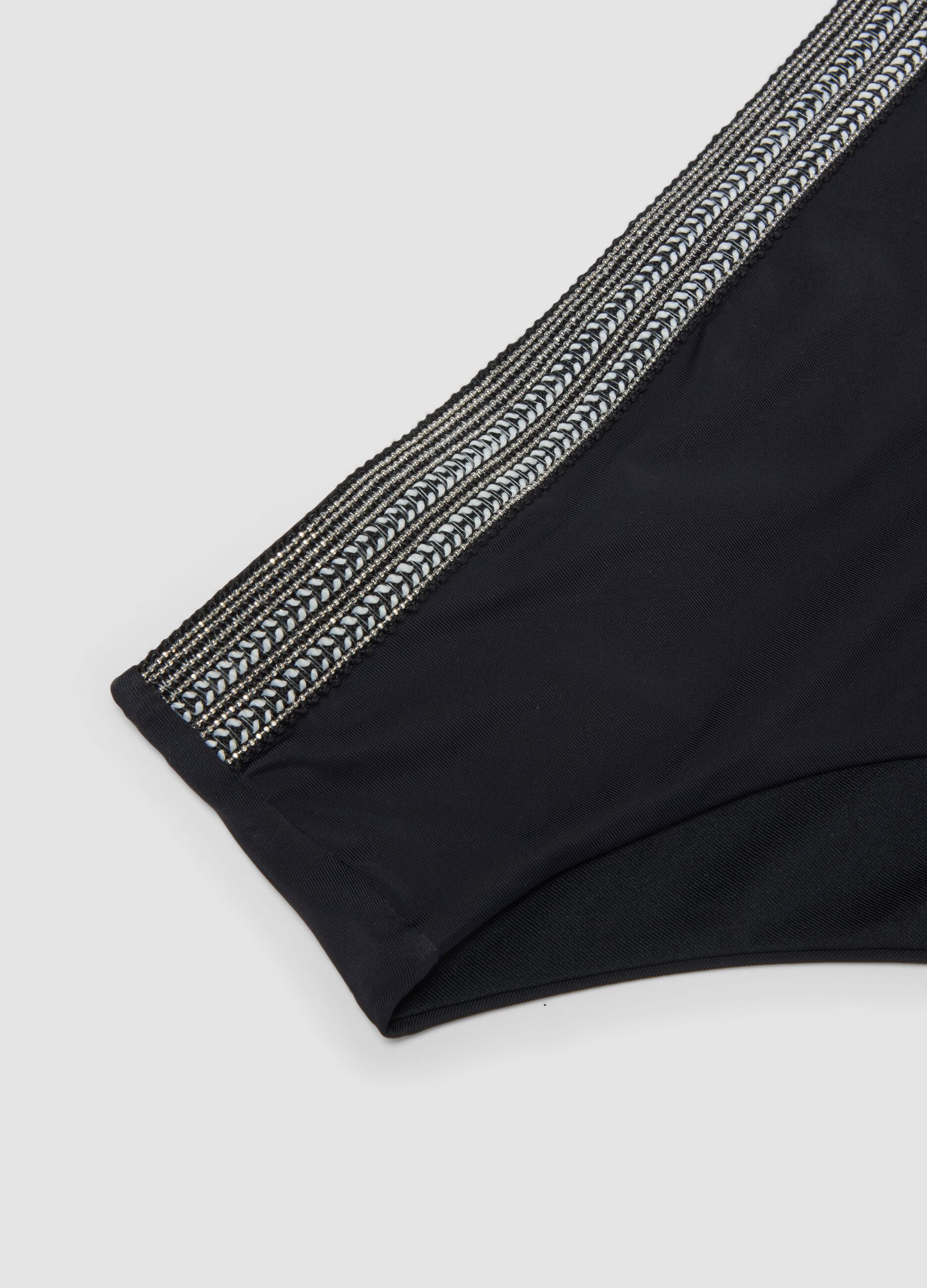 Slip da mare in tessuto elasticizzato nero con ricami