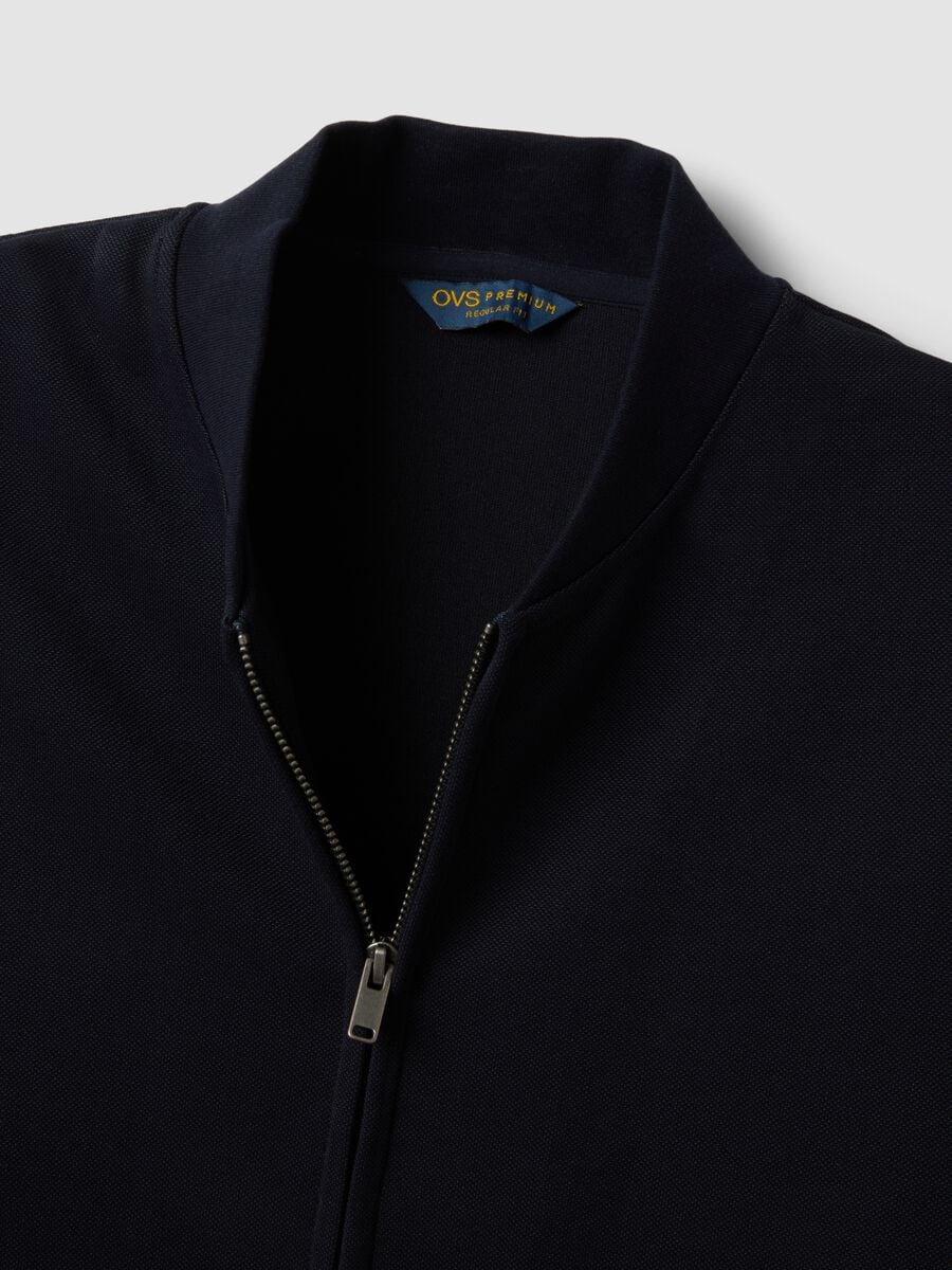 Felpa full zip blu in piquet di tessuto elasticizzato con collo a costine_1
