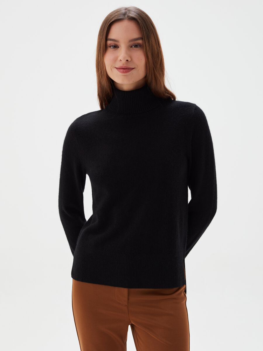 Dolcevita in cashmere con spacchi_0