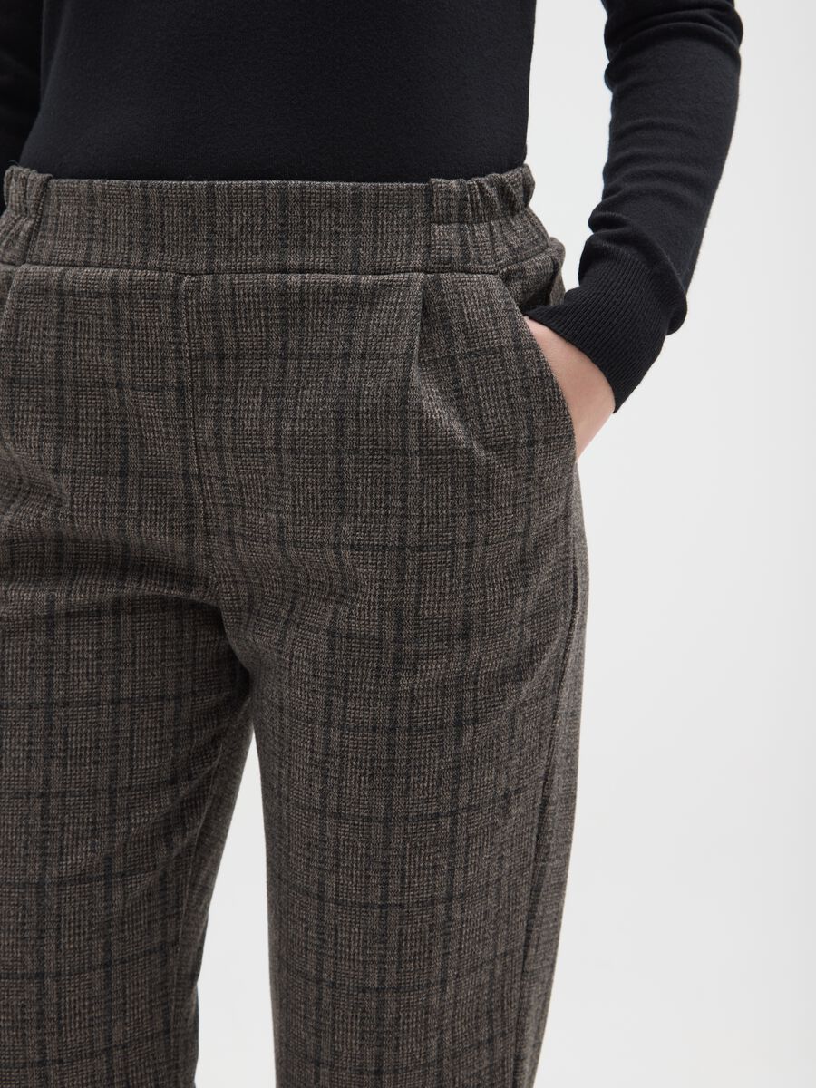 Pantaloni marroni a quadri in tessuto elasticizzato regular fit_3