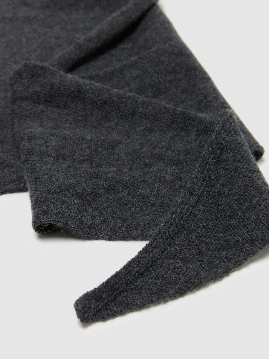 Grey scarf in wool and cashmere blend_1