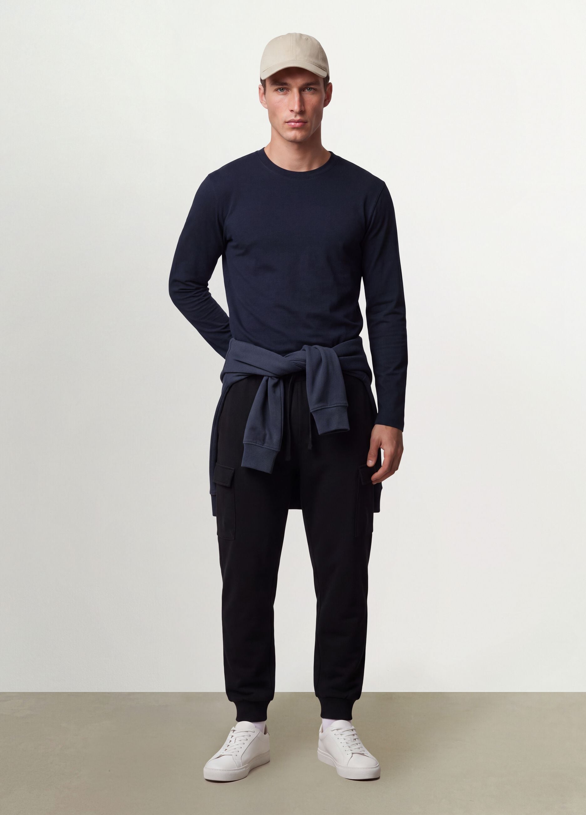 Men&rsquo;s Blue Long-Sleeve Crew-Neck T-shirt in 100% Organic Cotton