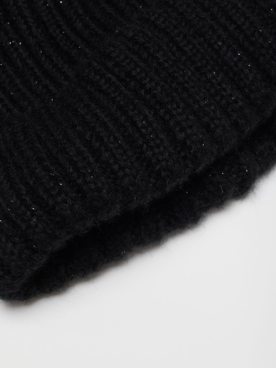 Berretto nero con pompon_2