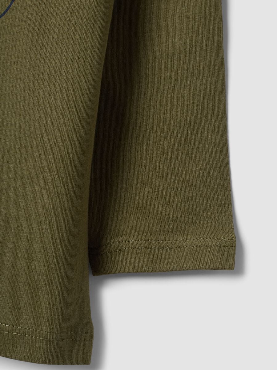 T-shirt verde in puro cotone organico con stampa cagnolino per bimbo_3