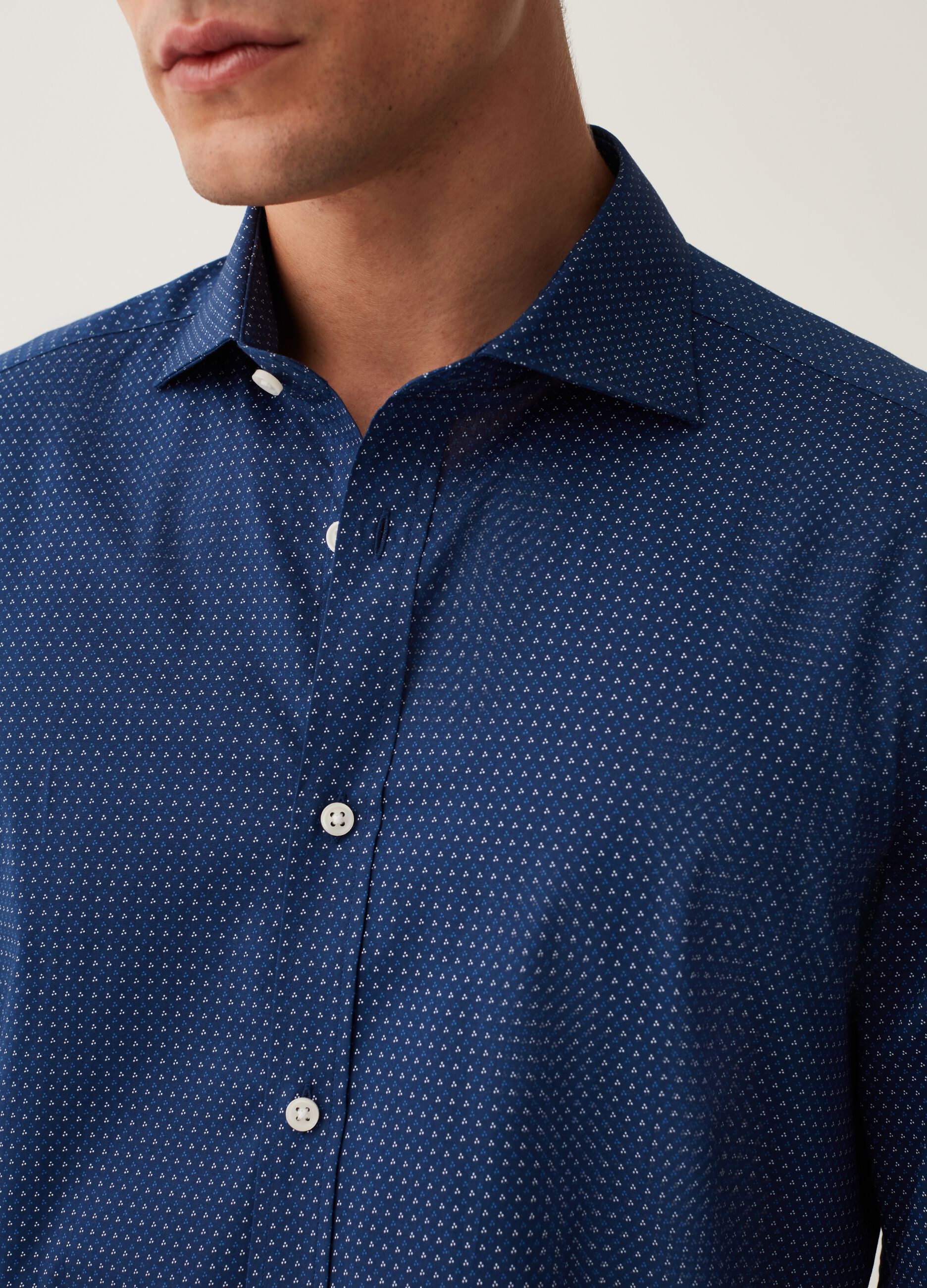 Camicia slim fit con micro fantasia_3