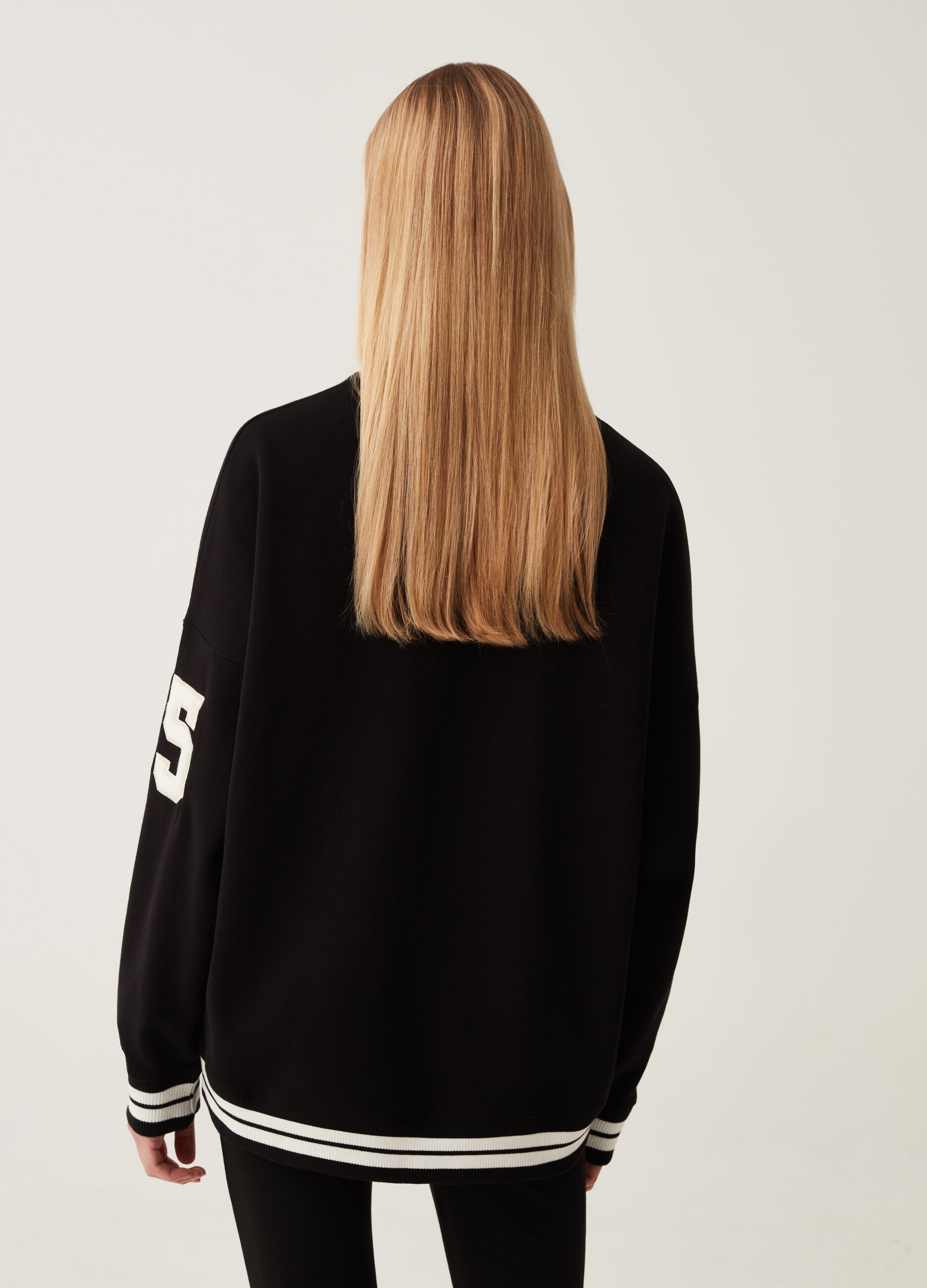 Felpa oversize con scollo a V_1