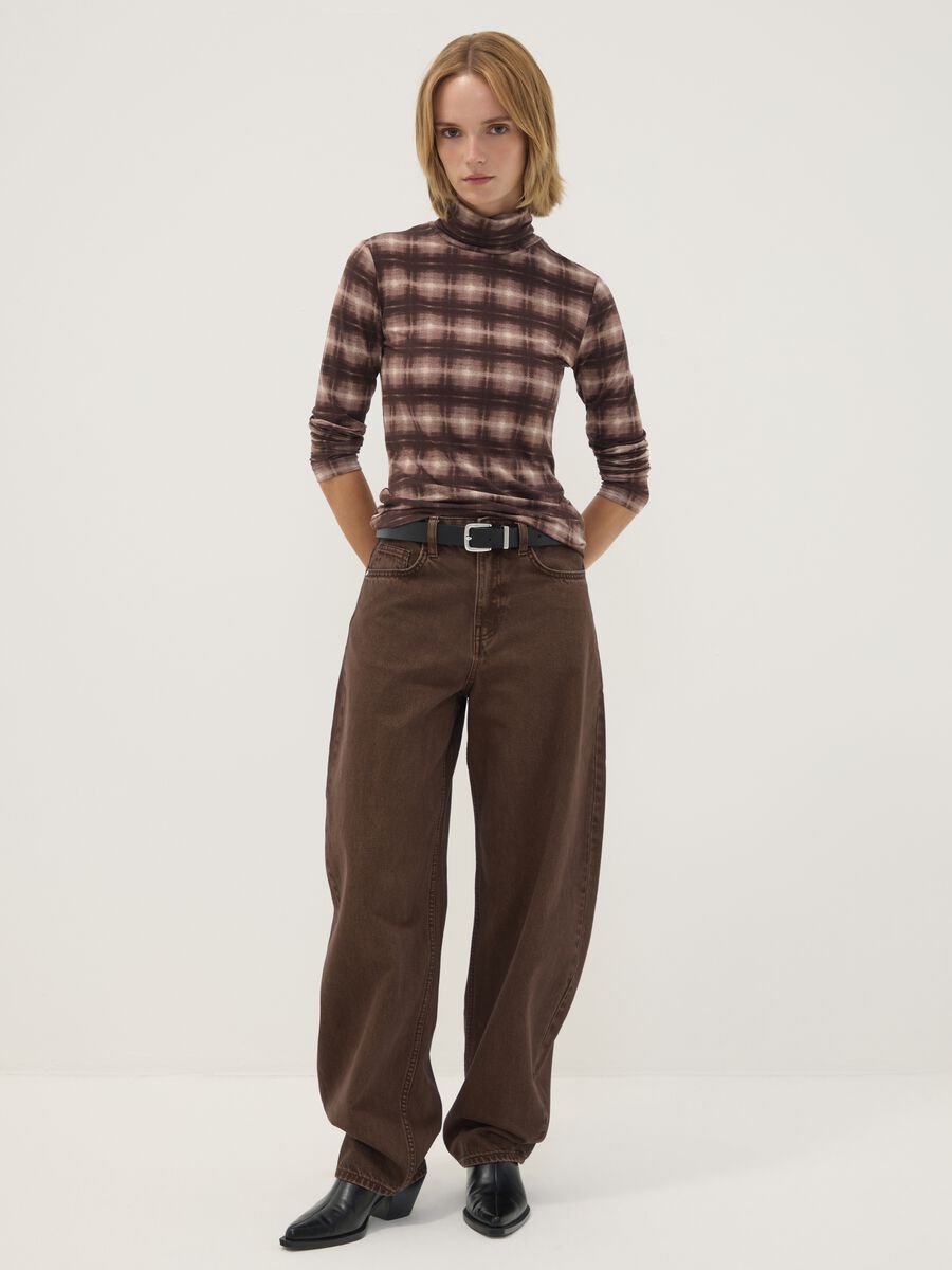 Brown stretch viscose crew-neck checked T-shirt_1
