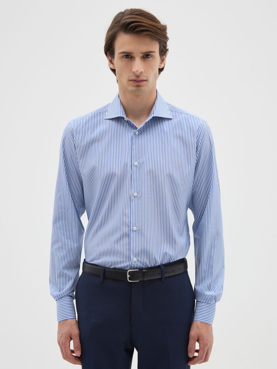 Camicia slim azzurra a righe con colletto francese e bottoni _0
