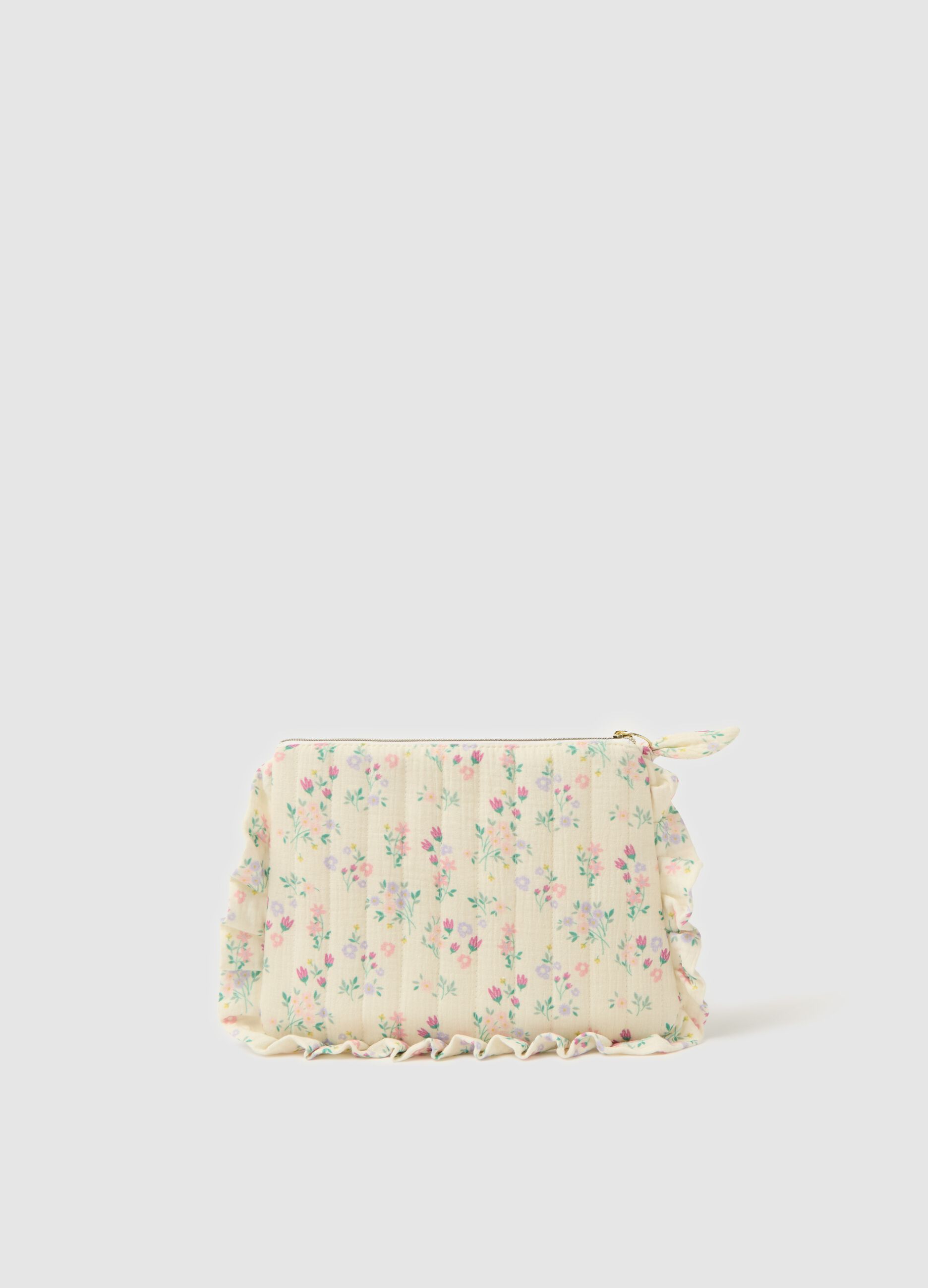 Essential beauty case with frills