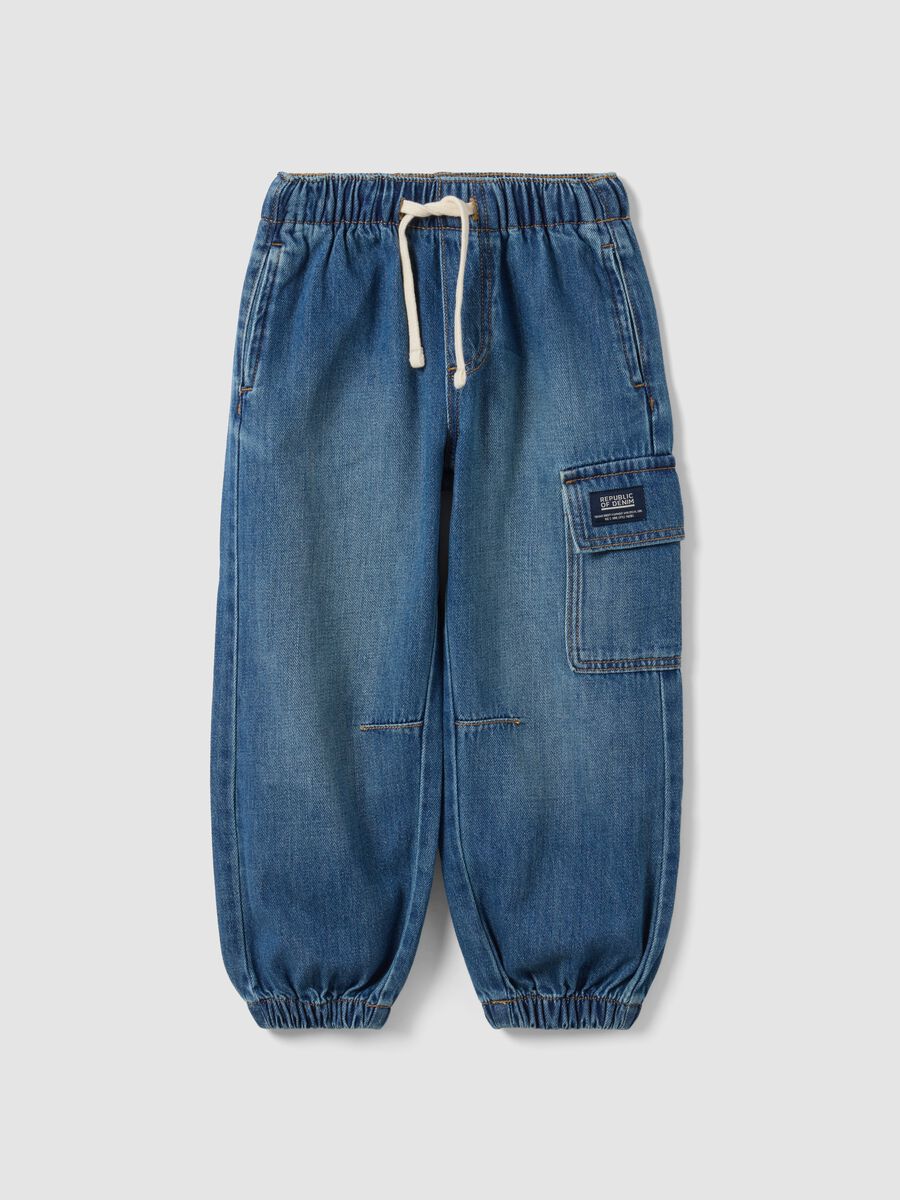 Jogger denim azzurro in misto cotone e viscosa con tasche cargo relaxed fit_0
