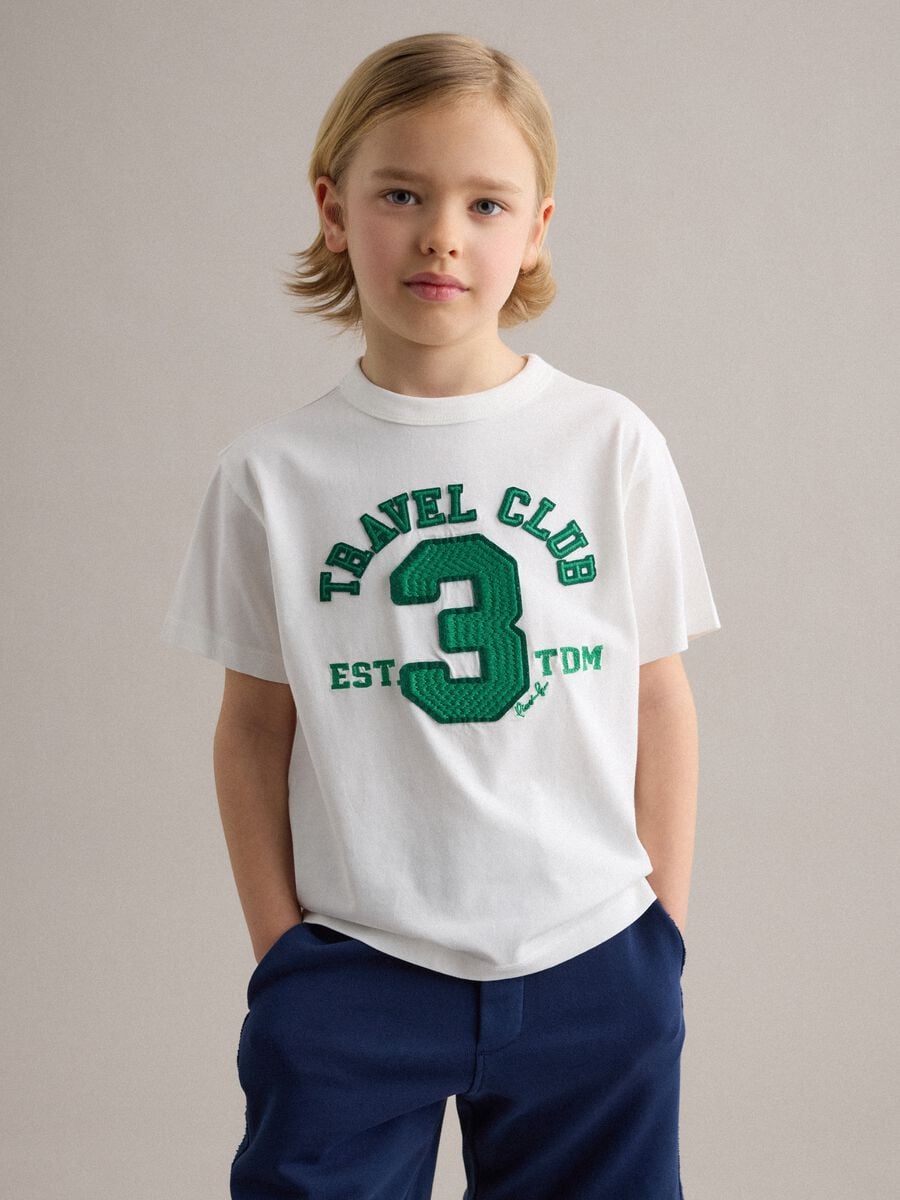 T-shirt in puro cotone bianca da bambino regular fit con stampa_0