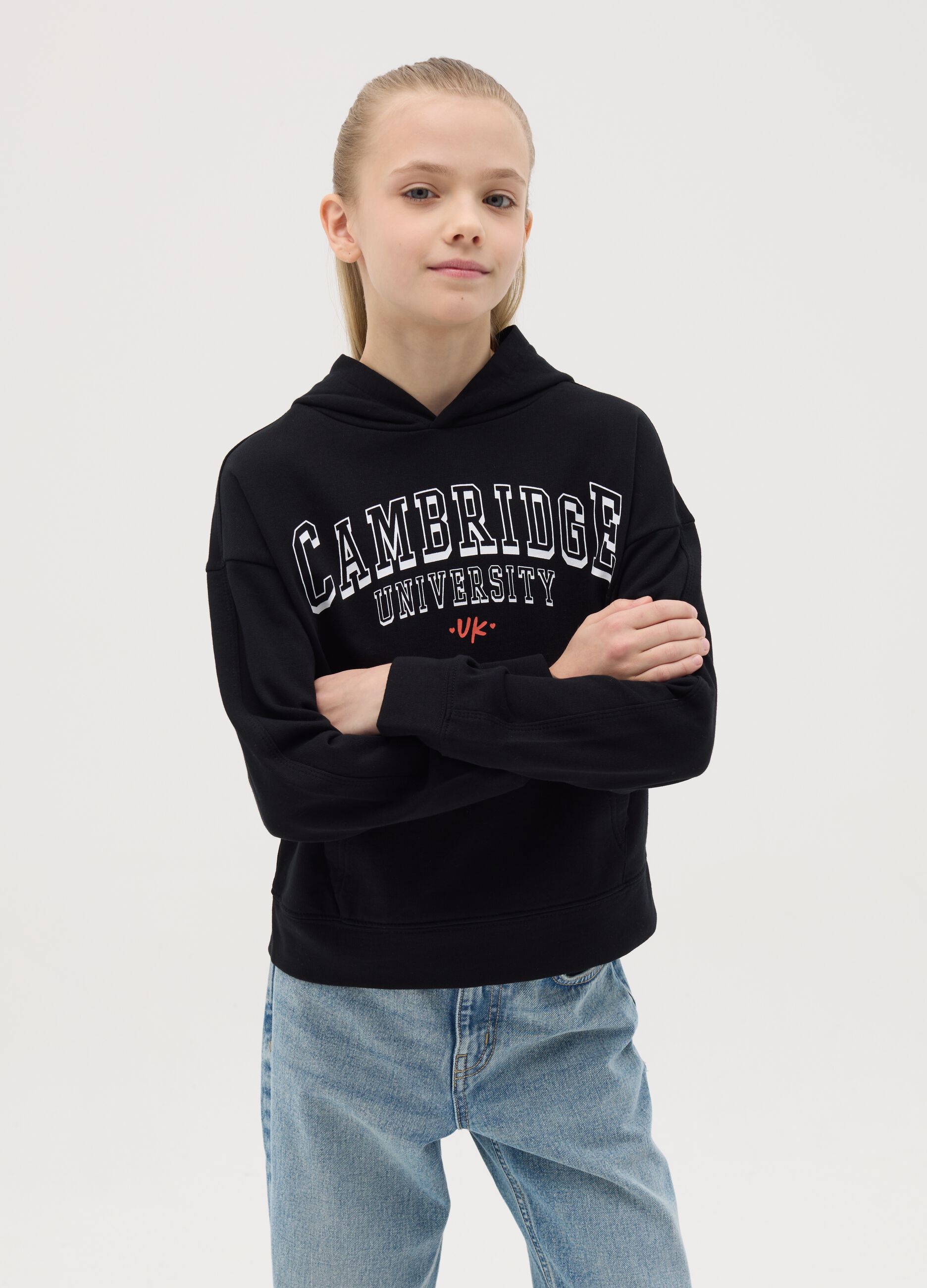 Sweatshirt with hood and "Cambridge University" print