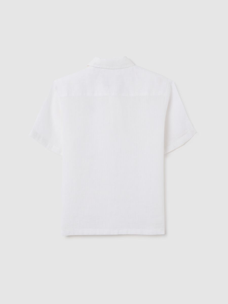 White linen kids' polo with an oversized fit and buttons_4