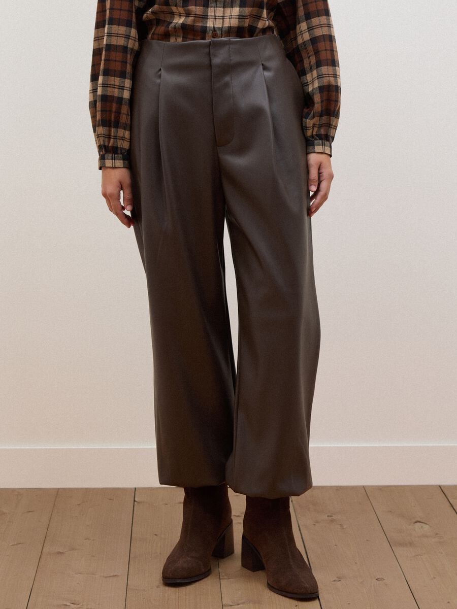 Brown barrel-fit trousers with regular waist_1