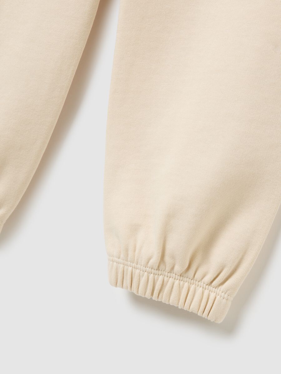 Girls' beige regular fit jogging trousers in pure cotton_3