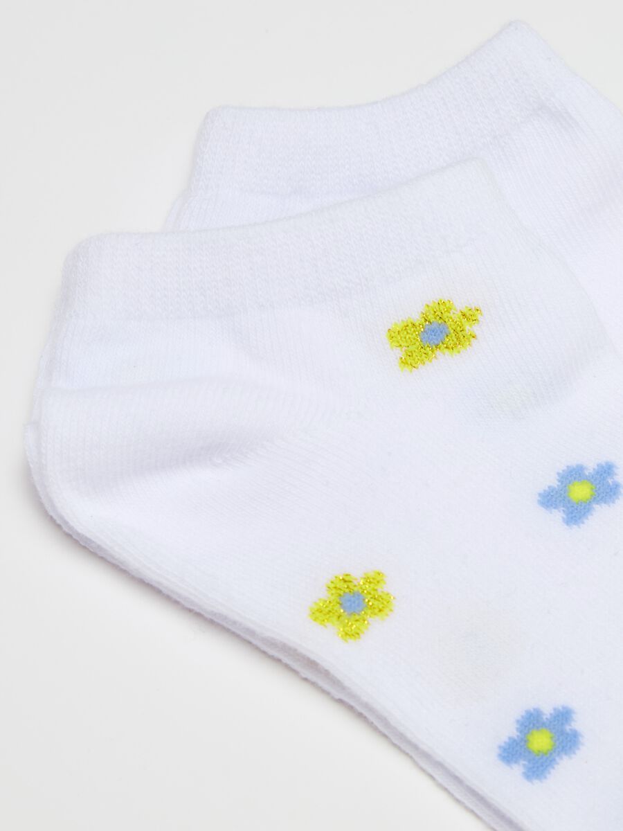 Three-pair pack short socks with small flowers_1