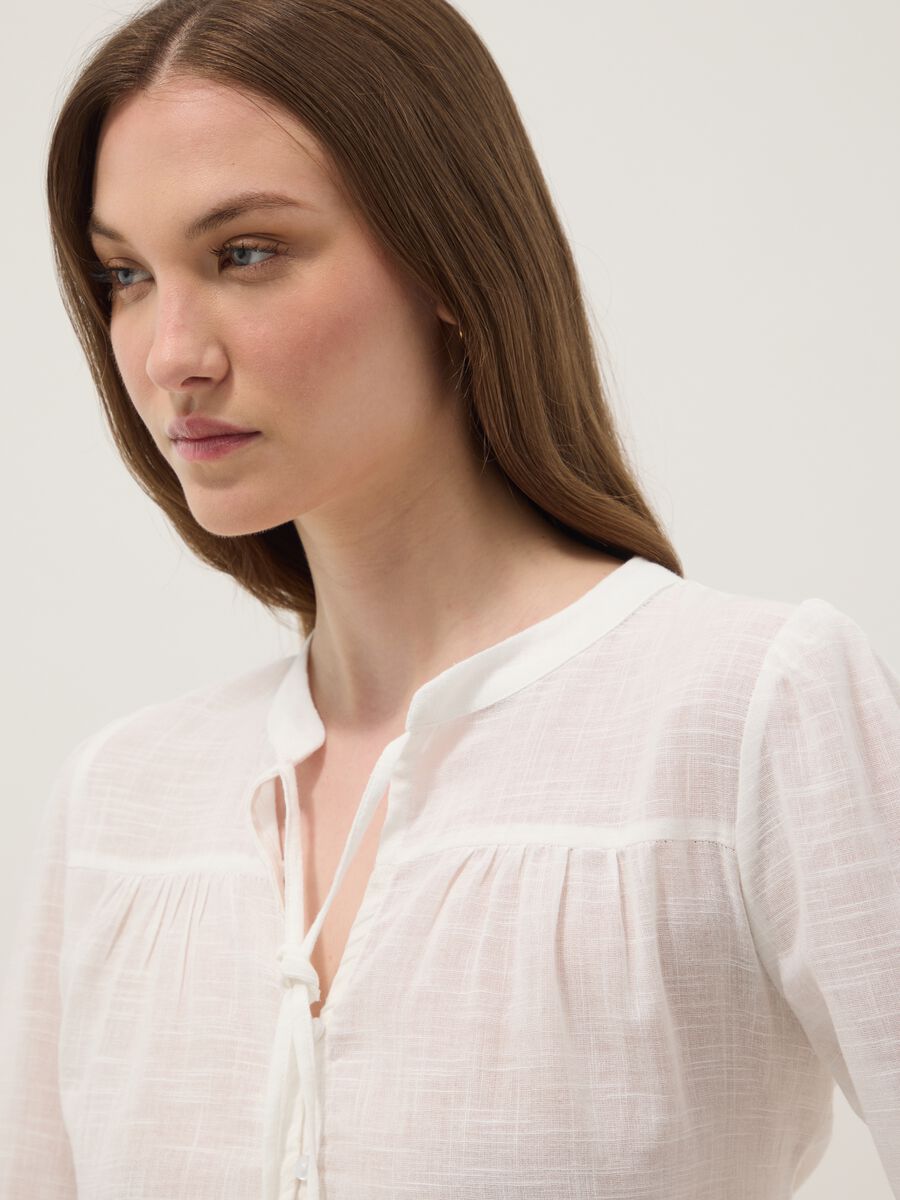 Camicia bianca con laccio in puro cotone regular fit_2
