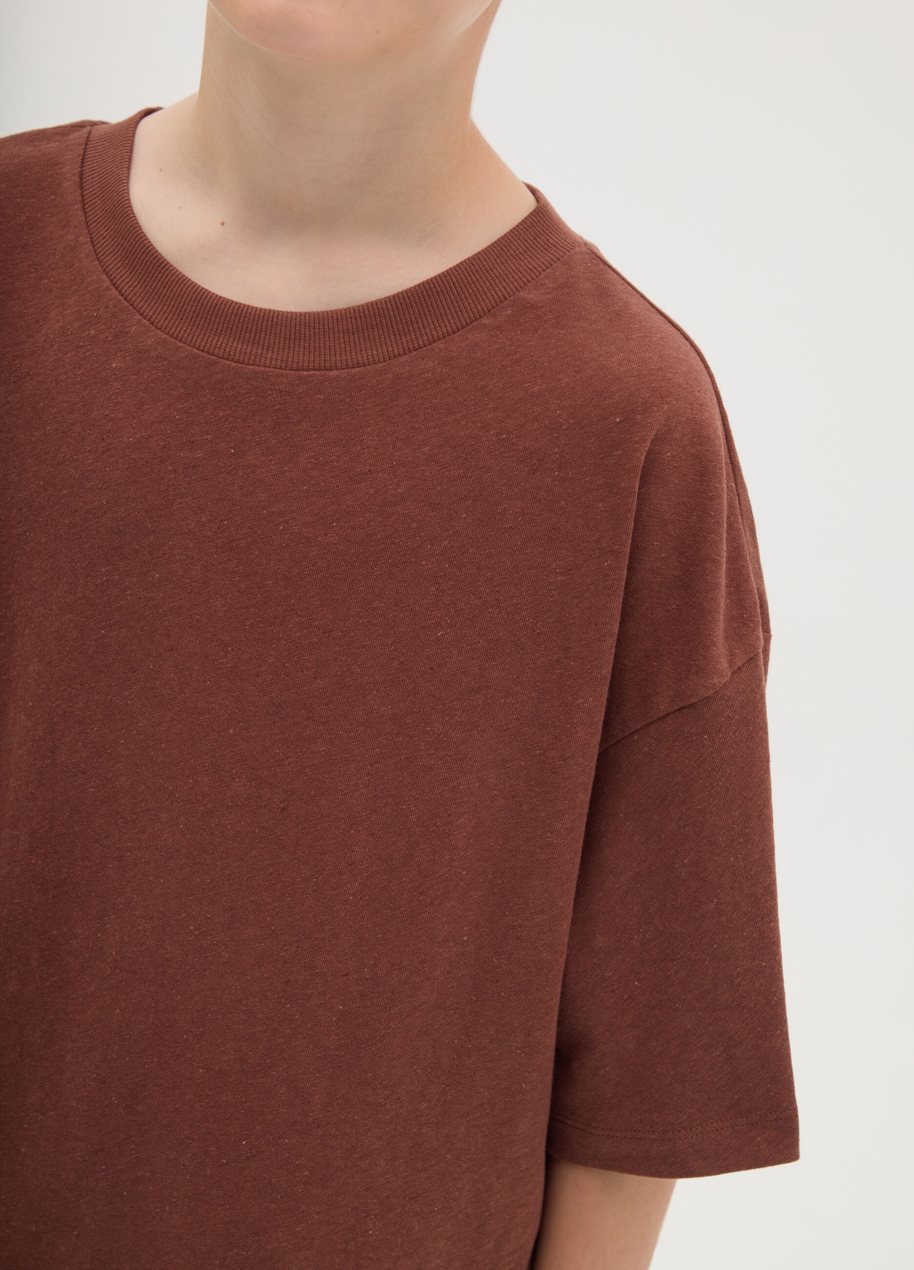 Boy's brown cotton and linen regular fit t-shirt