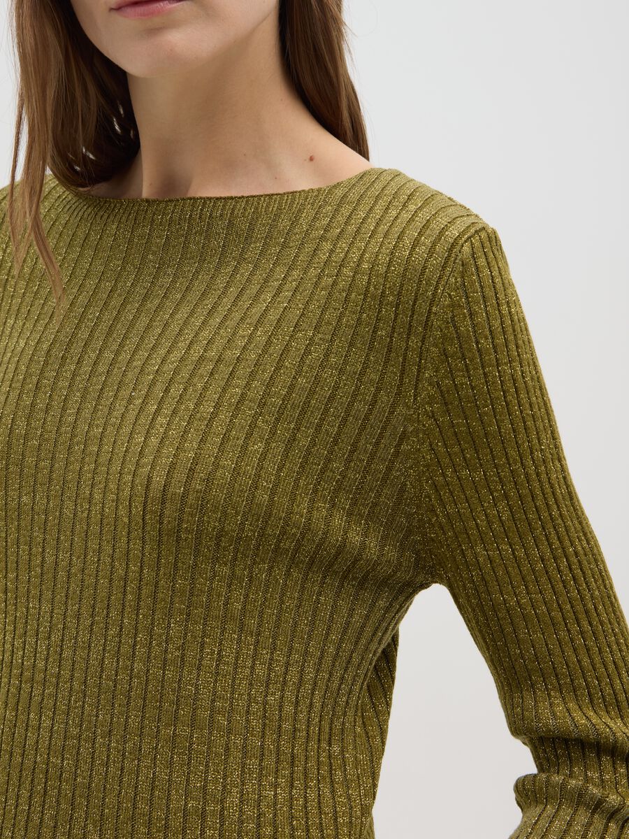 Maglia a costine verde con fibre metalliche_3