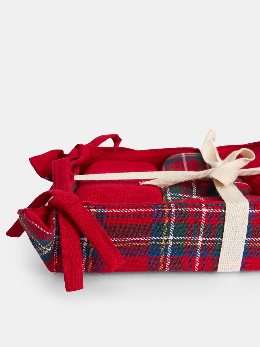 Basket with 3 tea towels in 100% cotton_1